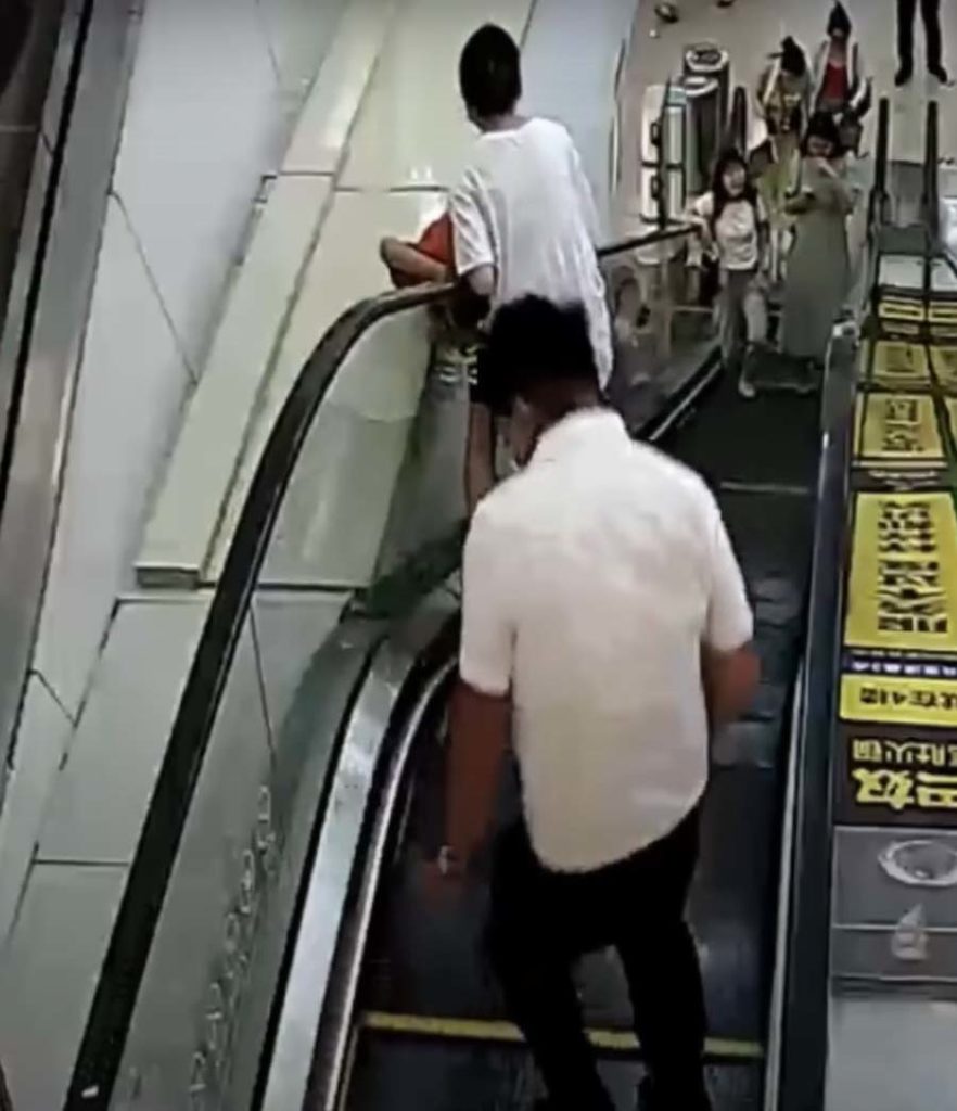 Boy In China Gets Head Stuck Between Escalator Wall Quick Thinking