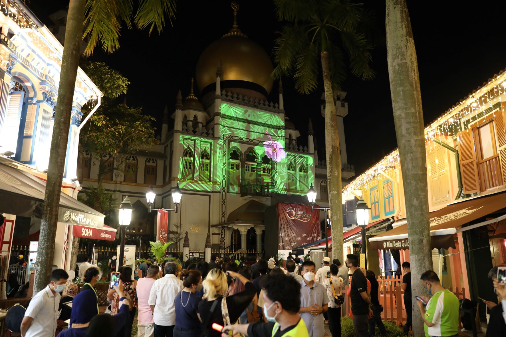 Kampong Gelam Ramadan Bazaar Has Food Trucks Light Shows Celebrate