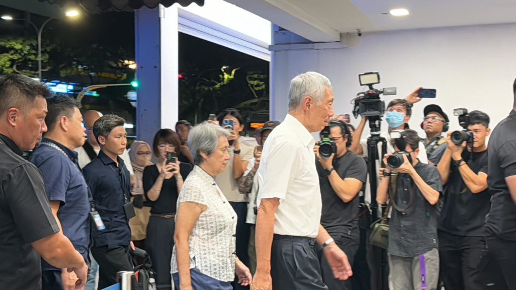 Sm Lee Wife Attend Lee Wei Ling S Wake At S Pore Casket Other