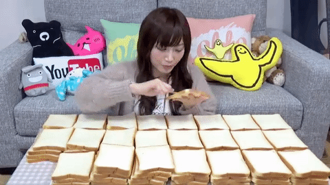 woman-eating-100-slices-of-breaf