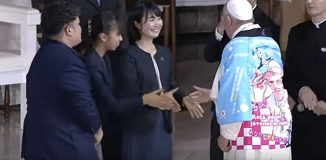 Featured image of post Pope Francis With Anime Robe Pope francis was there to talk nuclear proliferation but all he got was this sweet anime coat