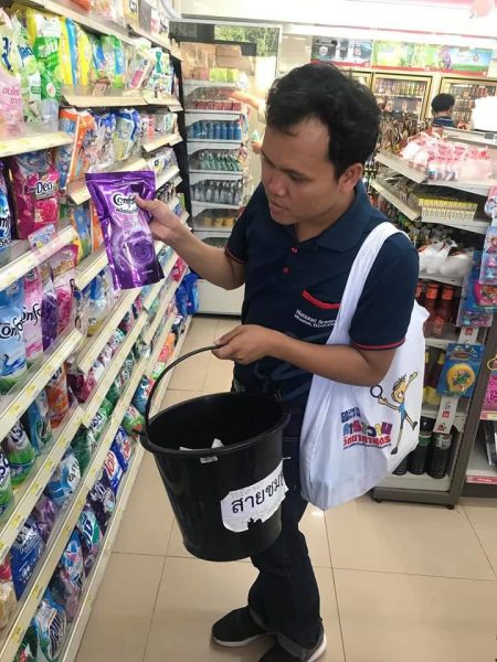 Thai Citizens Get Creative After Plastic Bag Ban, Bring Wheelbarrows ...