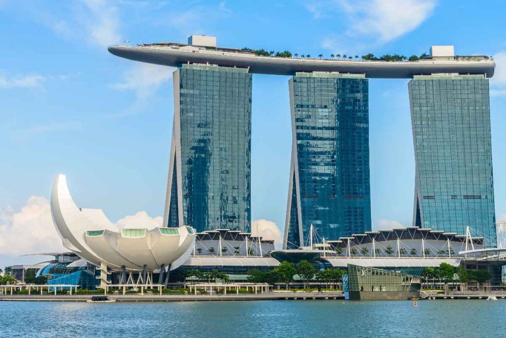 Jealous Man Hits GF & Hurls Her Luggage From MBS Balcony, Gets 3 Months ...