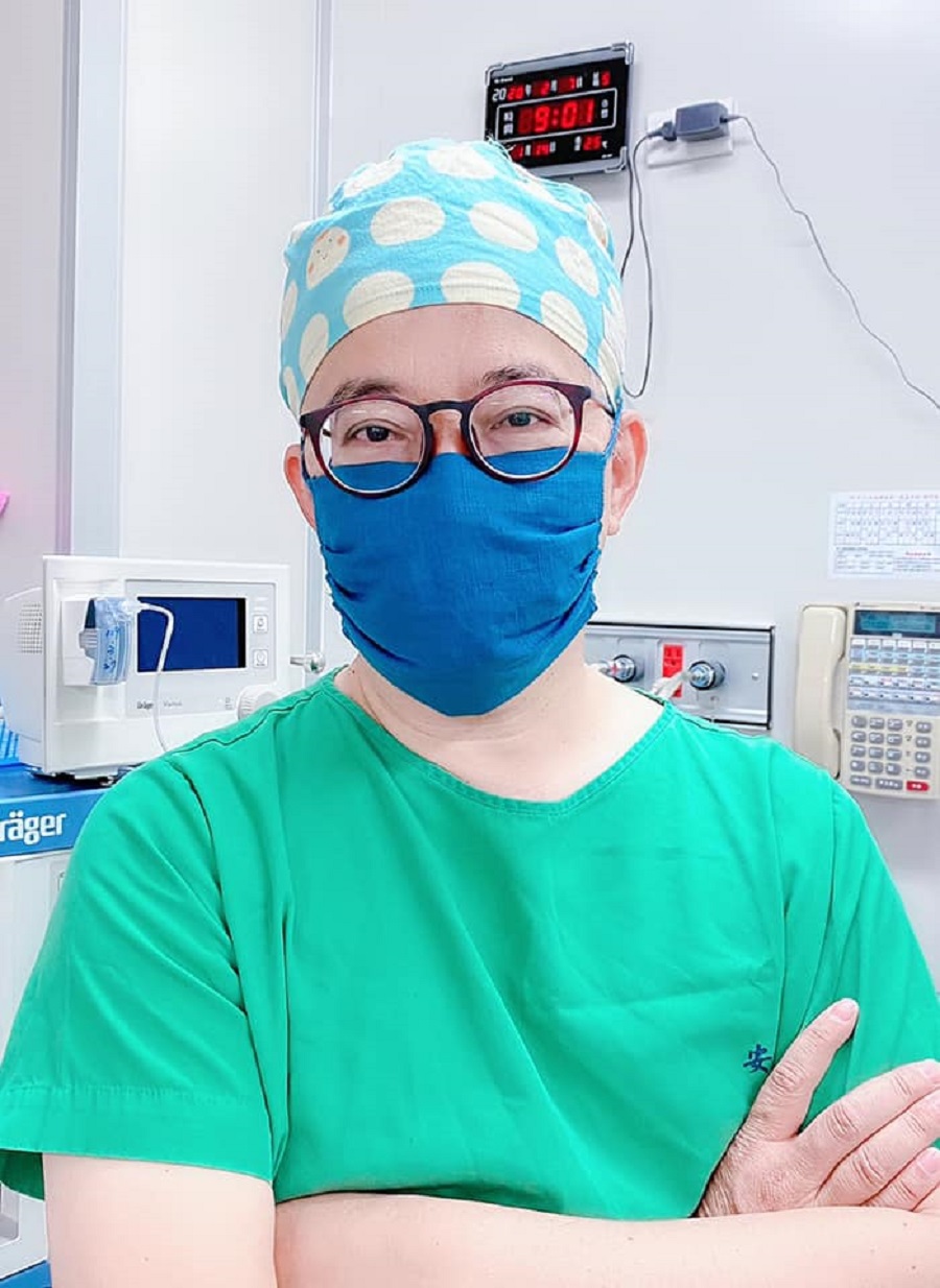 Taiwanese Doctor Teaches How To DIY Cloth Face Mask With Air Filter So