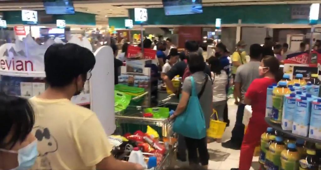 Long Queues At Manila Supermarkets Despite Duterte Reassuring Citizens ...