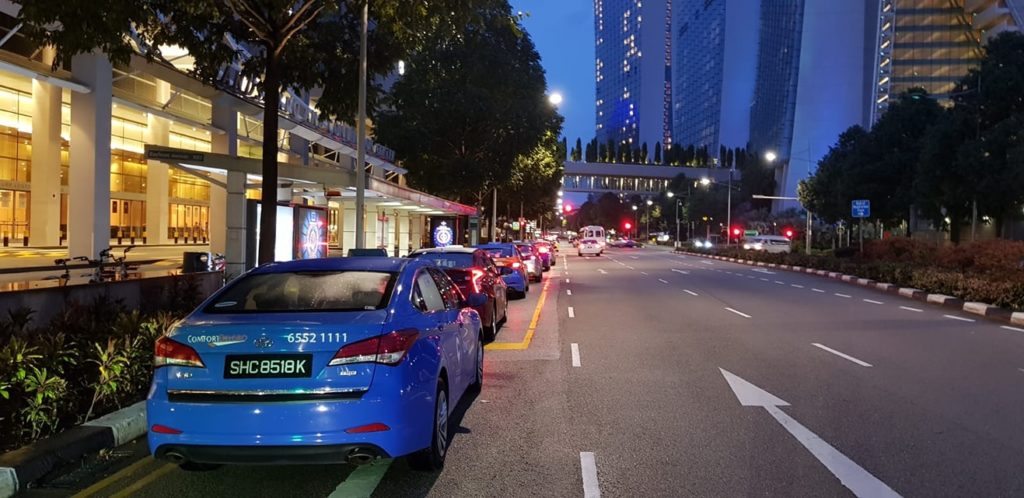 Woman Gives Cabby $100 When Fare Was Only $10, He Tells Her 