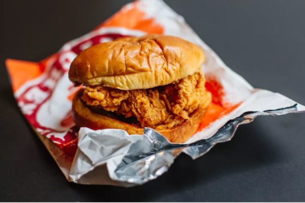 Popeyes Brings Viral Chicken Sandwich To S Pore 300 People Can Get It For 0 At Bugis