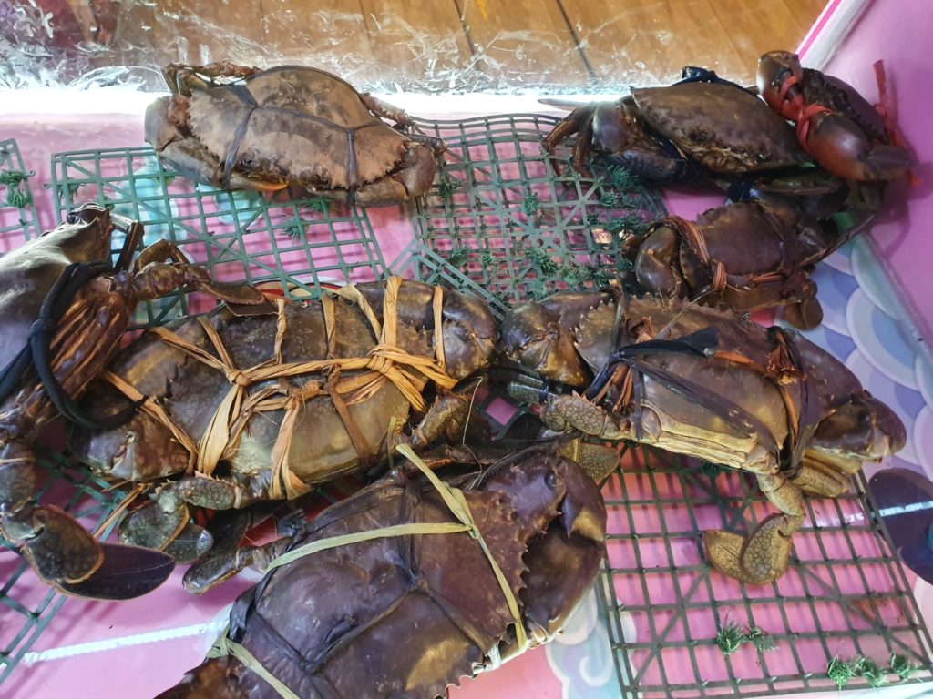 Man Steals 81 Crabs From Punggol Eatery Claw Machine, Gets Caught At