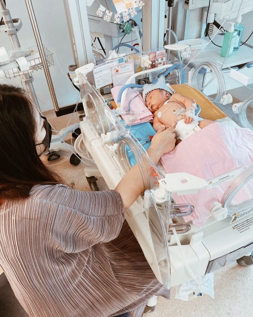 S'pore Baby Born Without Heartbeat, Mother Finally Embraces Her After 8 ...