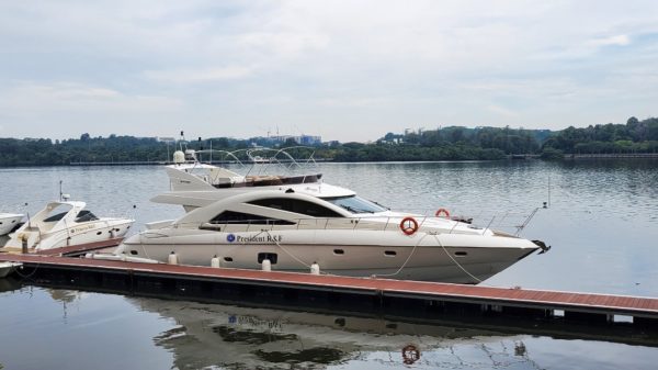 jb london yacht