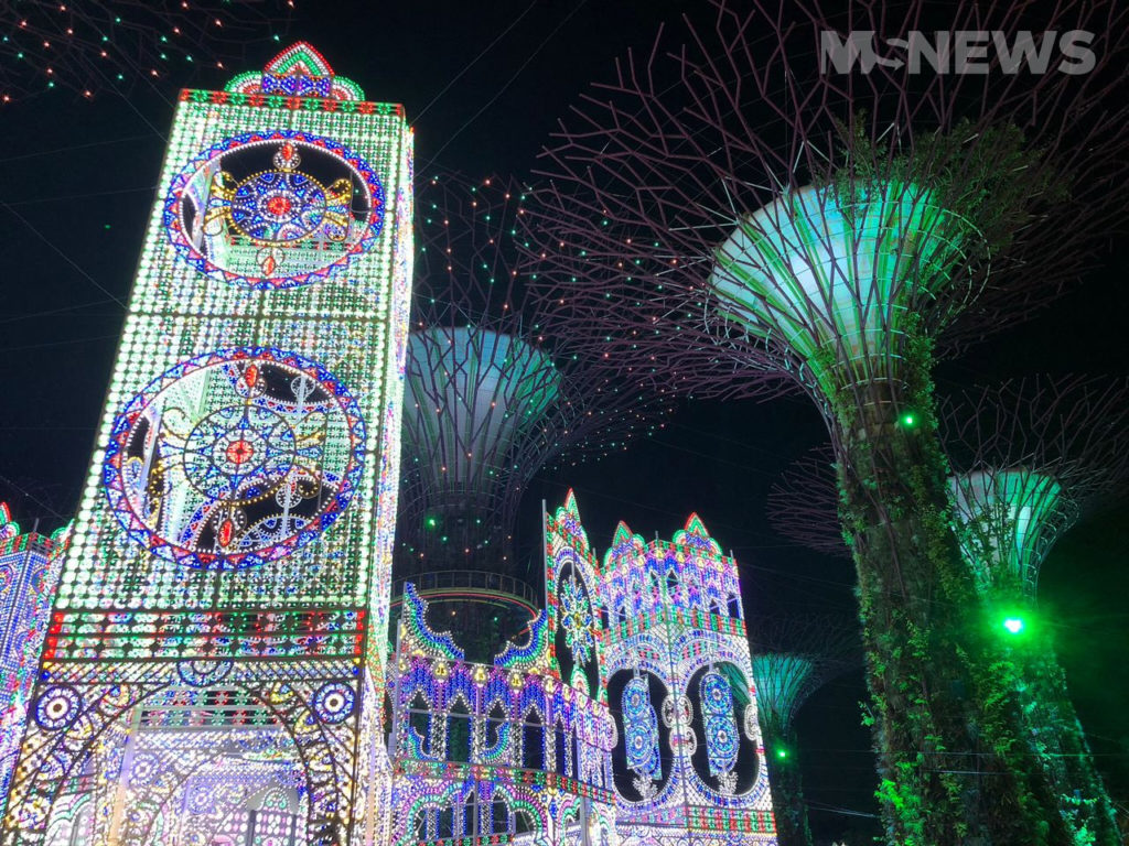 Christmas Wonderland 2020 Lets You Walk Through A Magical Tunnel Of ...