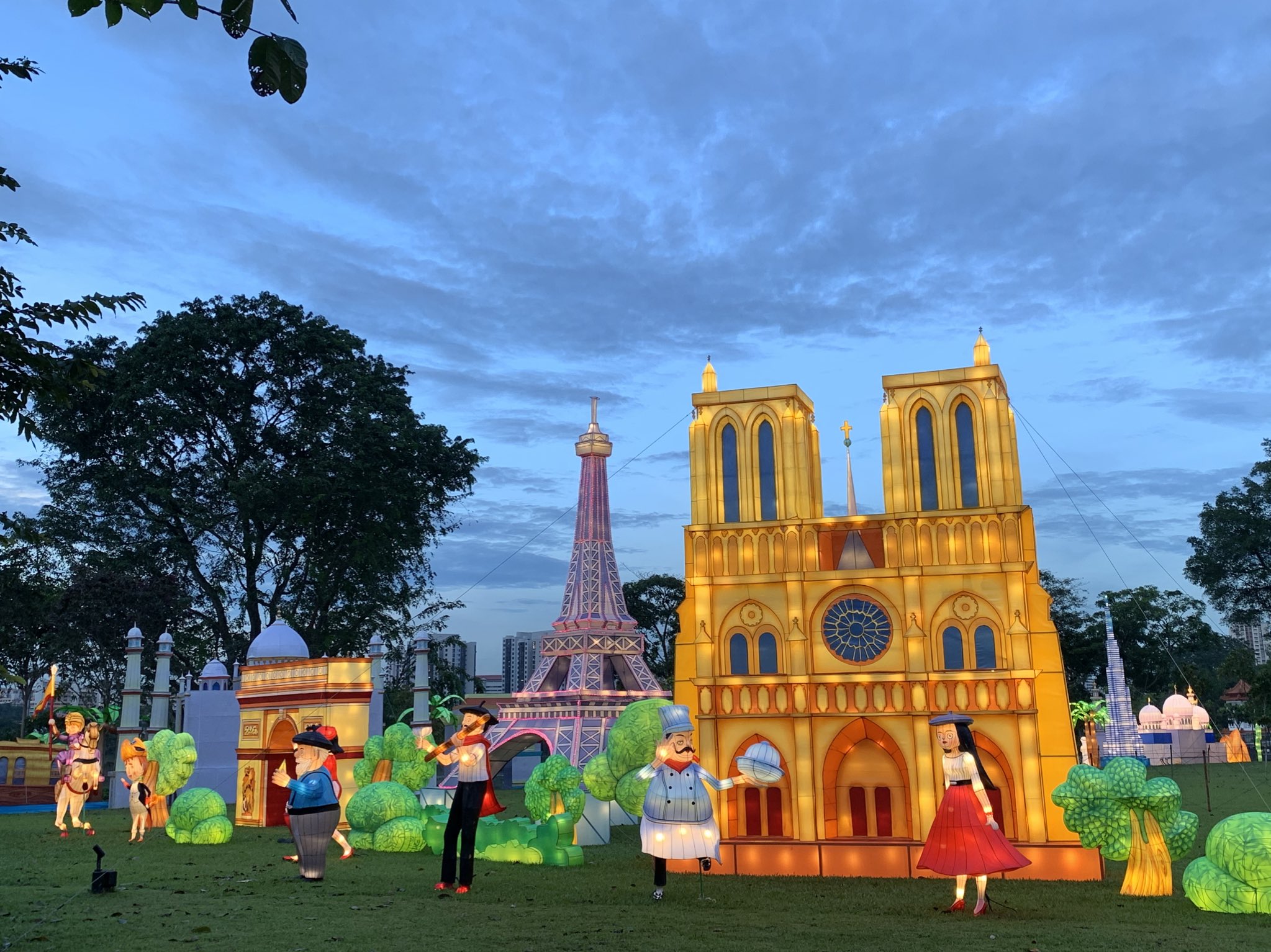 Jurong Lake Gardens Has Lanterns Of Overseas Landmarks To Satisfy Your