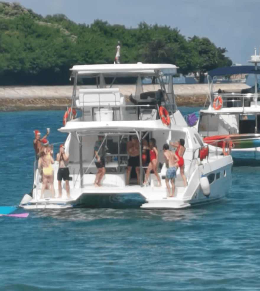yacht party lazarus island
