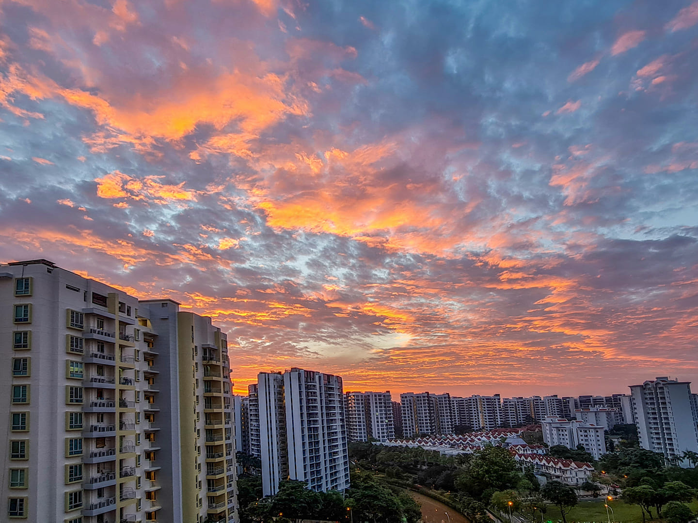 S'poreans Wake Up To Fiery Sunrise On 6 Apr, Looks Like The Rebirth Of ...