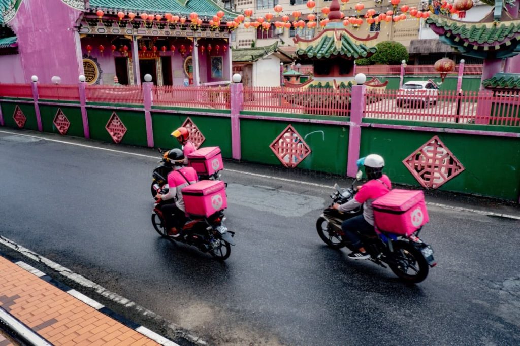 Delivery Rider’s Wife Replies Angry Customers’ Texts After His Passing