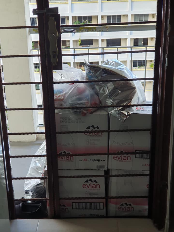 door deliveryman boxes
