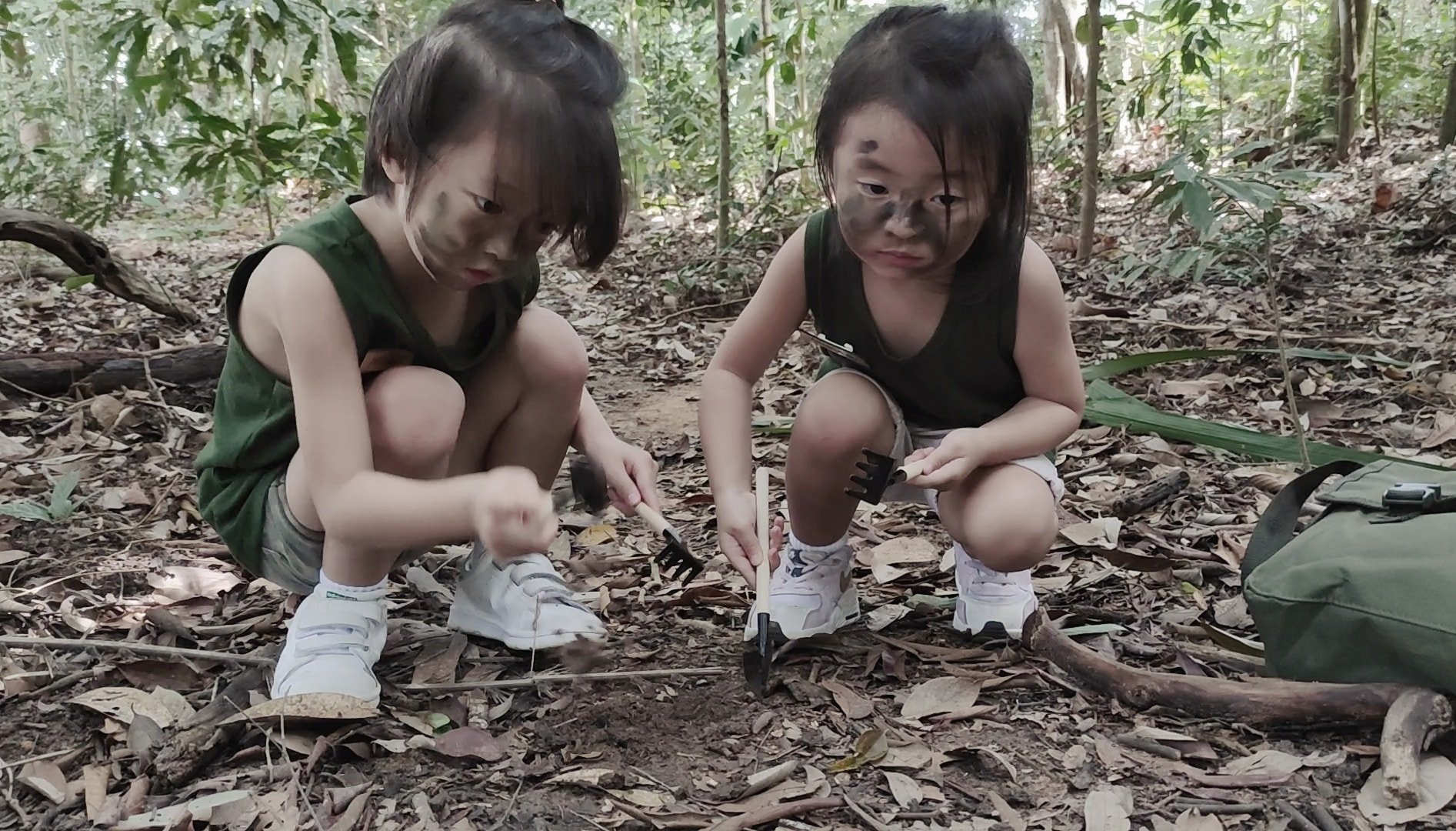 ExSAF Commando Creates Jungle Courses For His Kids, Teaches Them