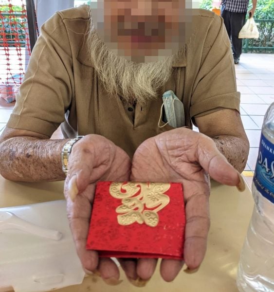 72-Year-Old Uncle Who Sleeps At Hawker Centres Receives Money From Kind ...