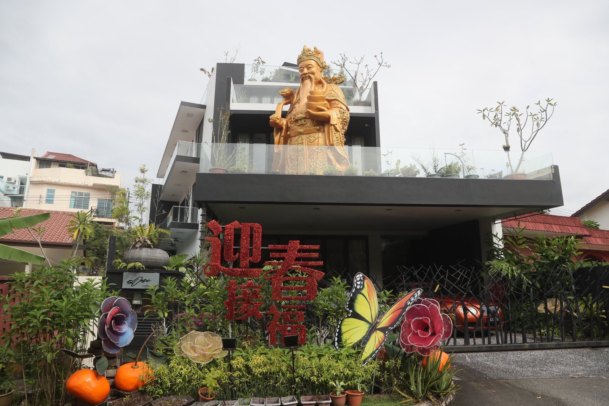 Golden Cai Shen Statue Erected On 2nd Floor Of Kranji Home.