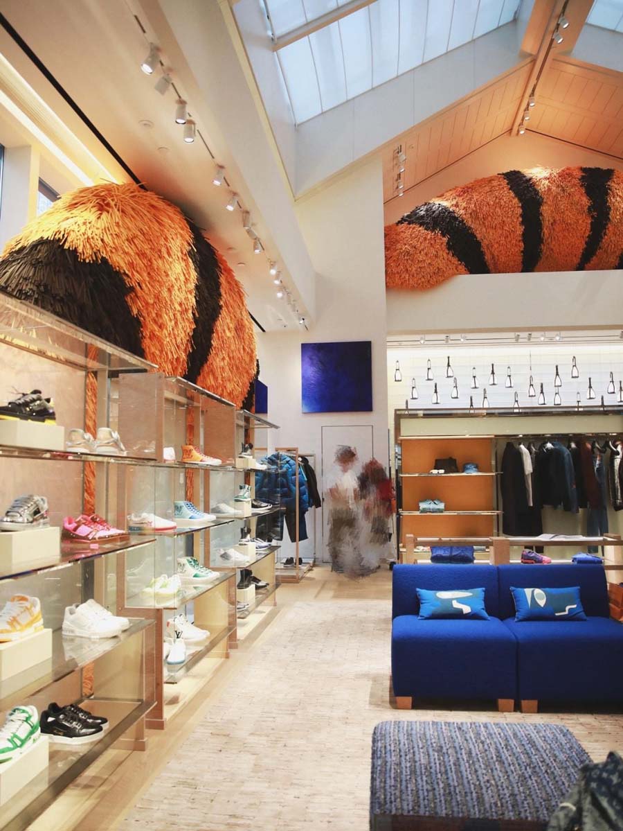 The Tiger who came to Chengdu: Louis Vuitton weaves giant tiger tail  through its new Chinese flagship store