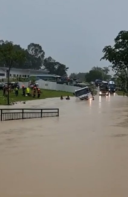 heavy vehicles flood