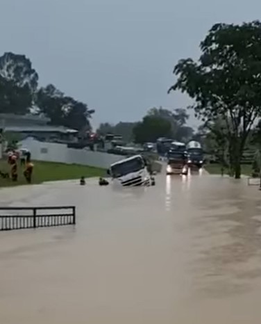 heavy vehicles flood