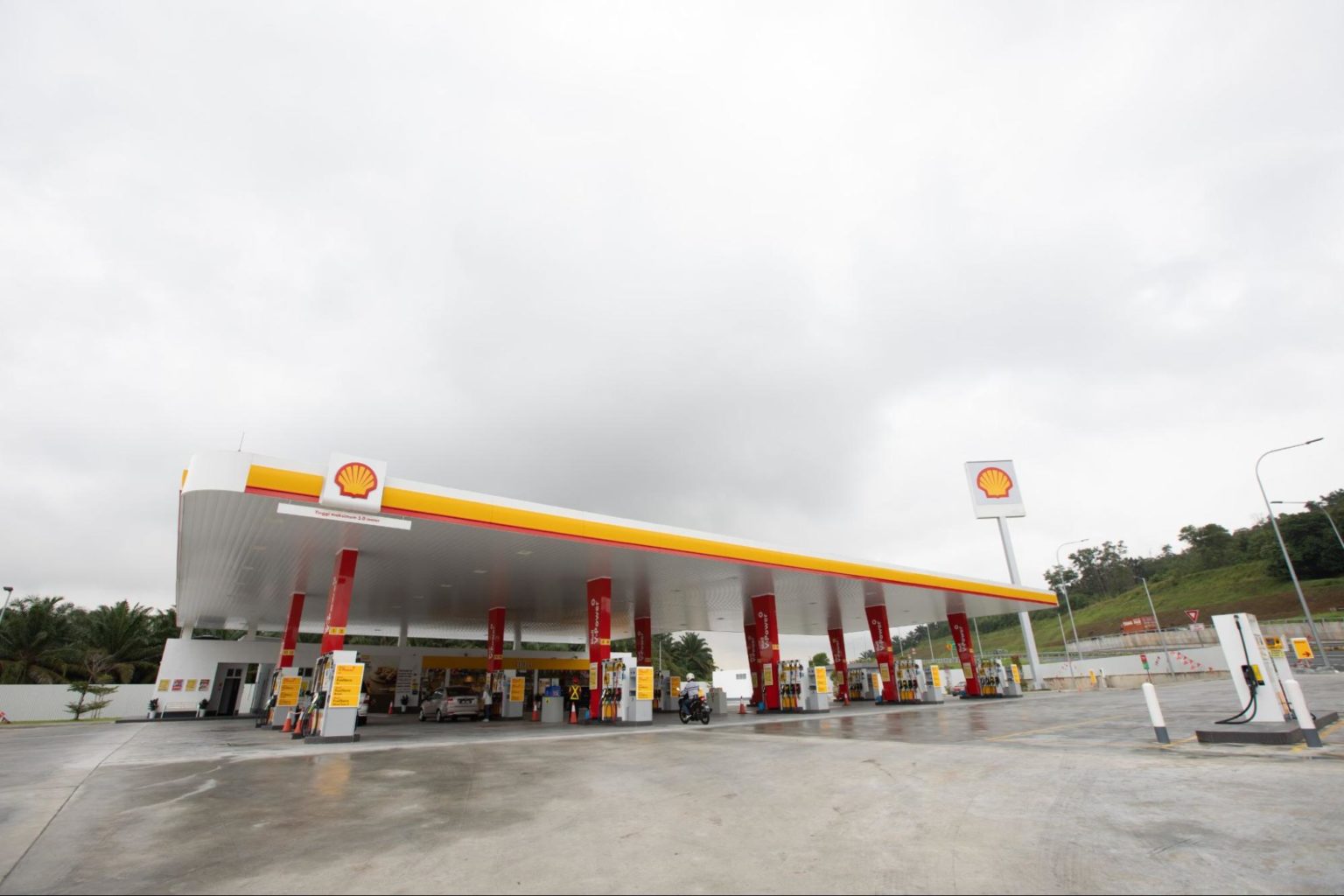 This S'pore-JB Rest Stop Has FamilyMart, Starbucks & Scenic Washrooms ...