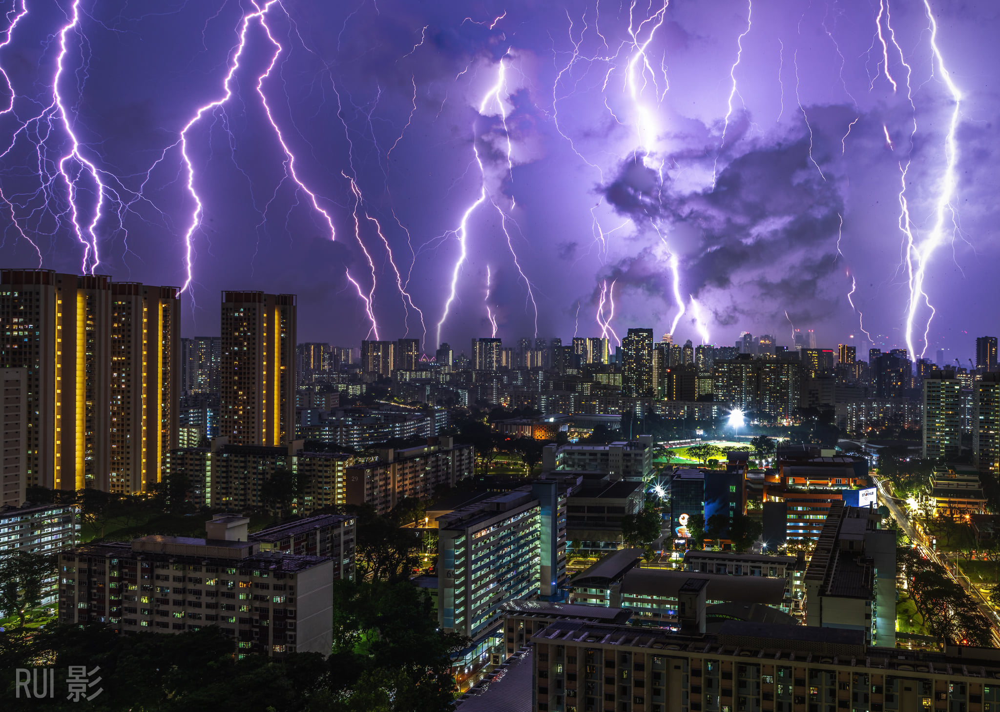 Lightning Rips Through S'pore Sky, Like Strands Of Fried Bee Hoon Falling  In The Night