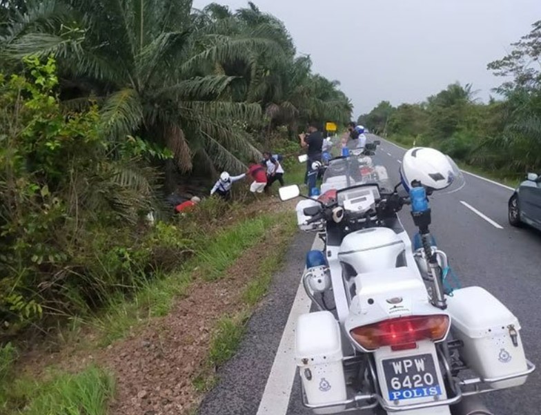 car overturns johor