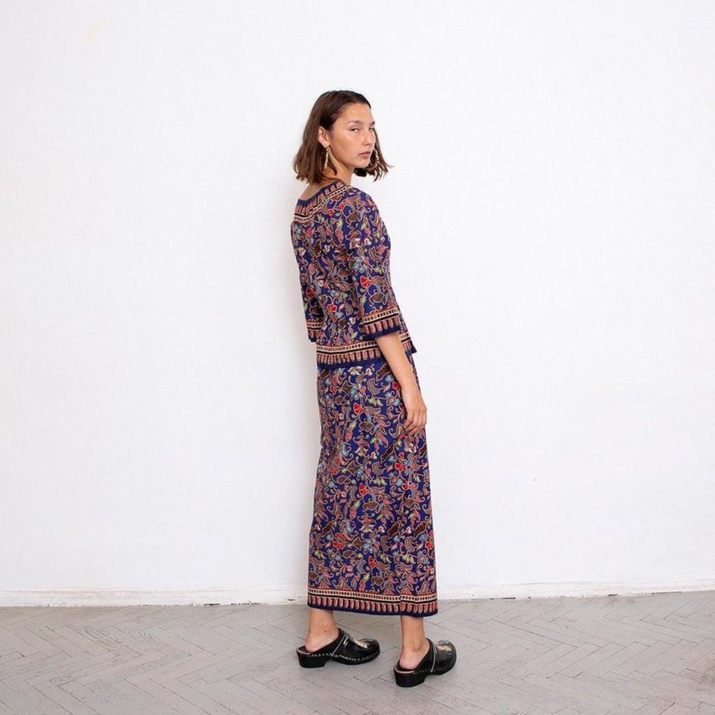 SIA Uniform Marketed As 'Vintage African' On Online Shopping Site