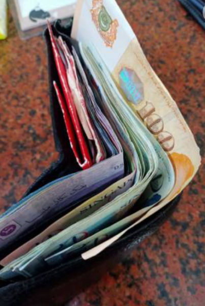 S'porean Man Drops Wallet With Over S$1K In M'sia, Cries When Youth ...