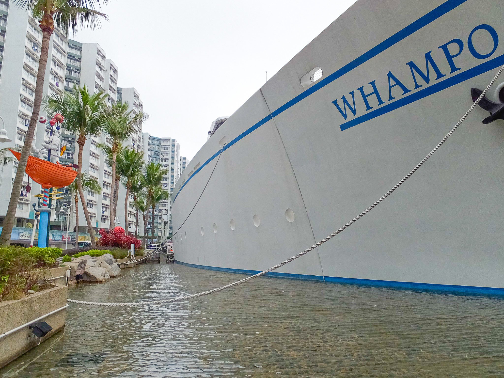 HONG KONG CRUISE SHIP SHOPPING MALL: The Whampoa