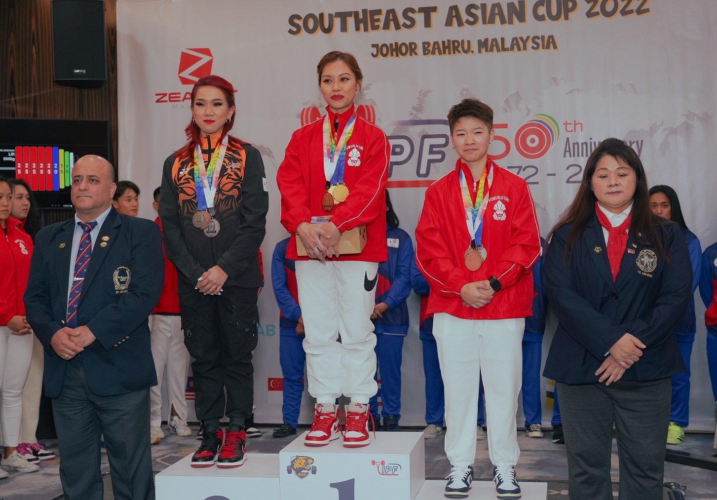 S'pore Powerlifter Farhanna Farid Deadlifts 201kg, Breaks Her Own World ...