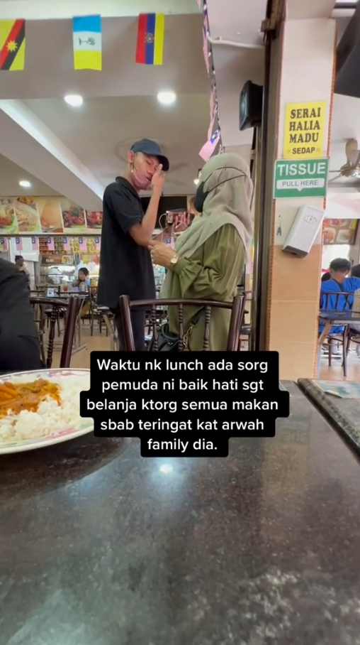 man treats strangers meal