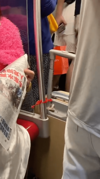 Woman Sits With Feet On MRT Seats, S'poreans Say She Looks Like Stand ...