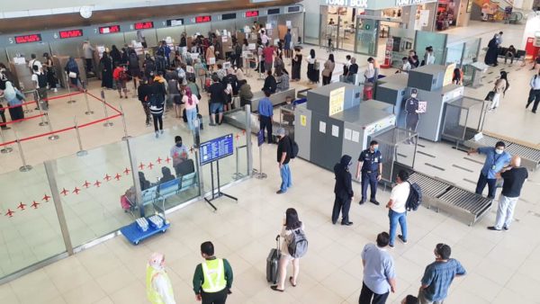 Travellers Entering Or Leaving M'sia Must Fill In Customs Declaration ...