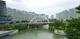 S'porean Lists 7 Problems Living In Punggol Like Lifts & Plane Noise, Residents Defend Neighbourhood