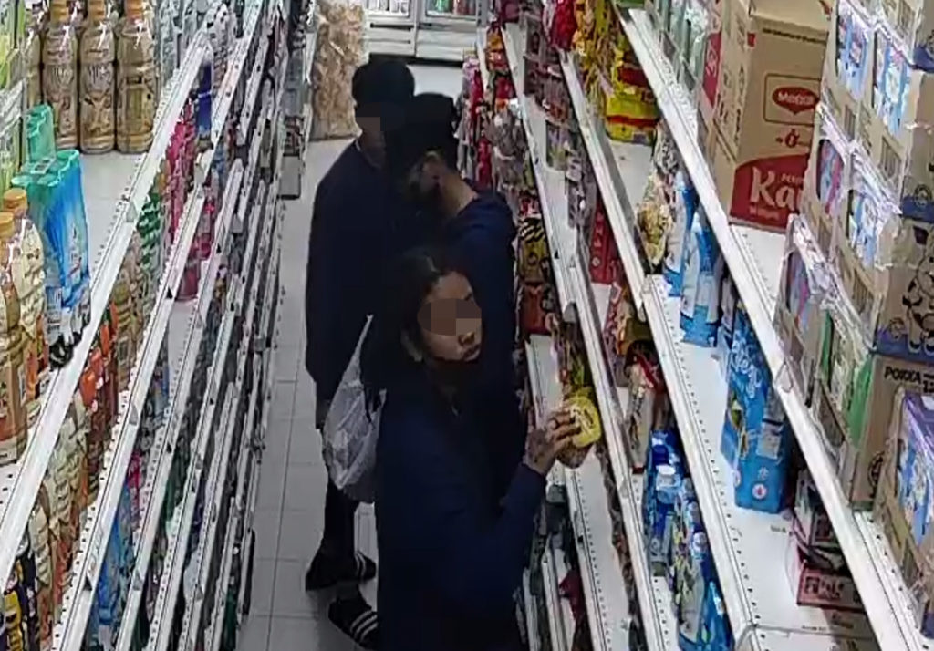 Teens Caught Shoplifting At Bukit Batok Minimart Stranger Offers To   Teenagers Stealing From Bukit Batok Minimart E1665048590345 1024x714 