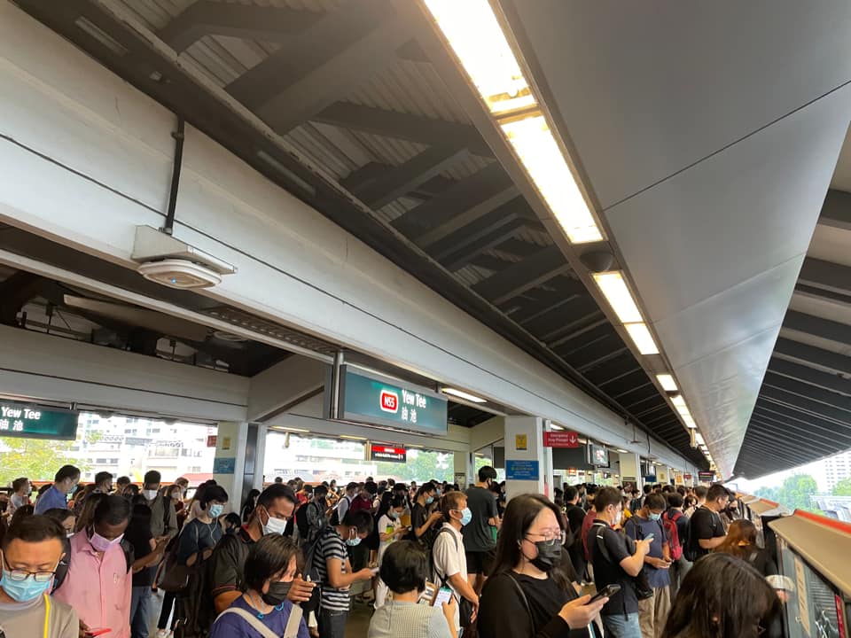 MRT disruption commuters