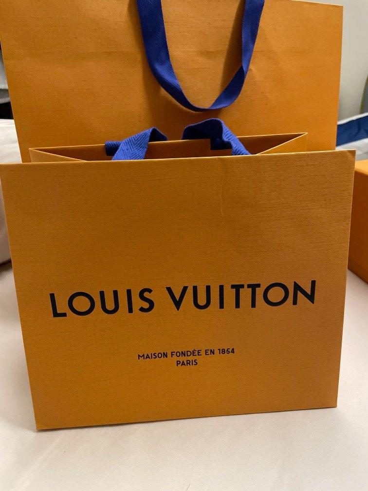 Woman leaves Louis Vuitton paper bag containing $30k in TADA car