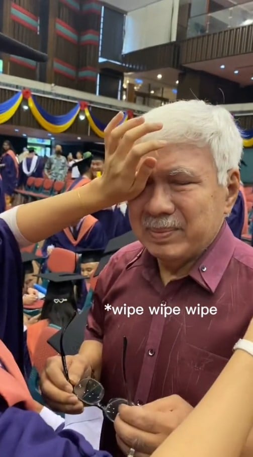 father tears daughter graduate