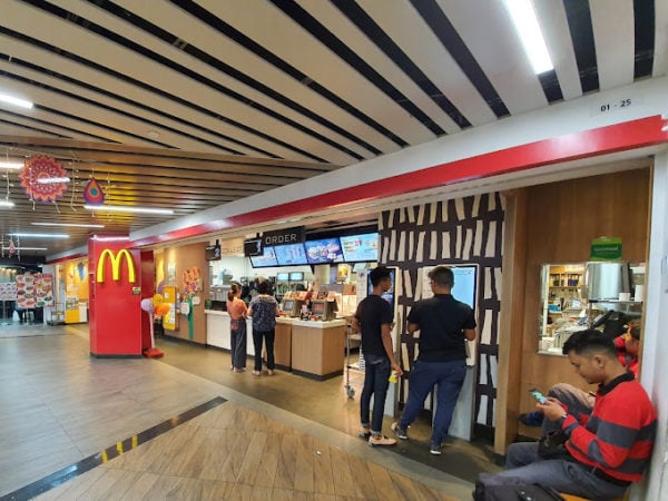 Customer Allegedly Queues For 1 Hour At Loyang Point McDonald's, Long ...