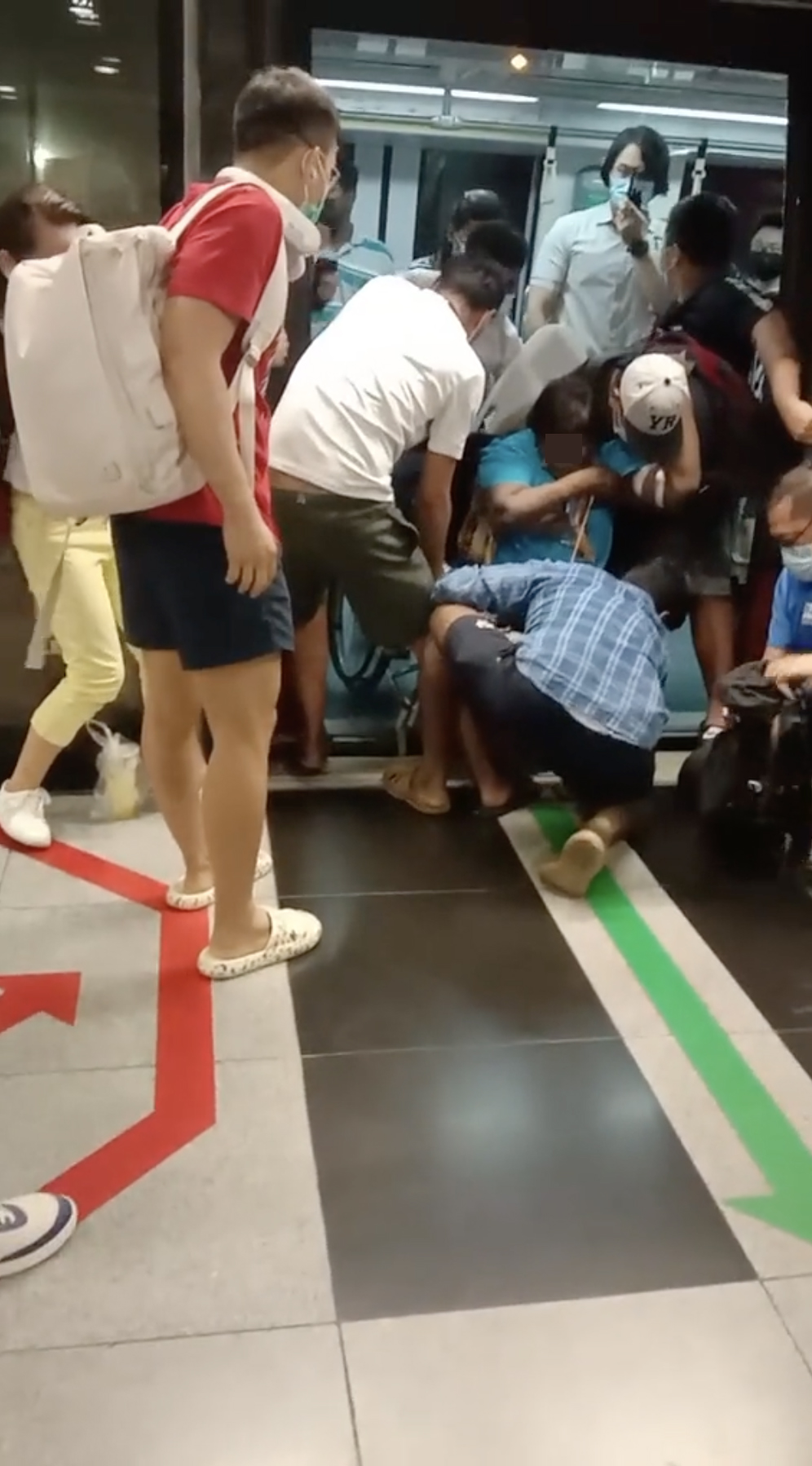 wheelchair stuck MRT platform 