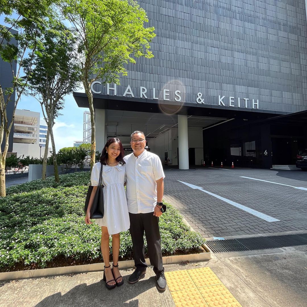 Charles & Keith Founders Want To Meet Teen & Her Father Over Lunch, Let  Them Tour Office HQ