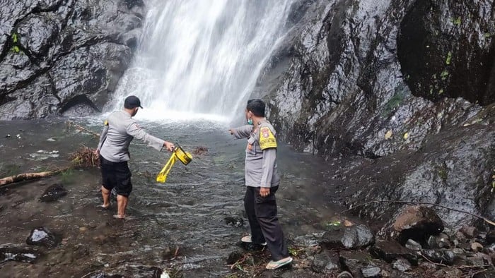 indonesia waterfall landslide