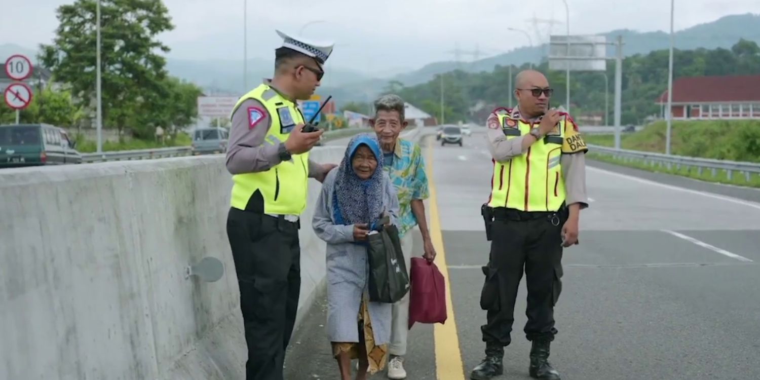 Casal de idosos caminha 17,5 km para visitar crianças durante Hari Raya, pois não podem pagar transporte público