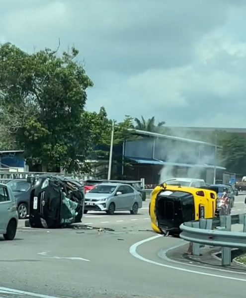 S'pore-Registered Mini Cooper Crashes Into Car In M'sia & Overturns ...