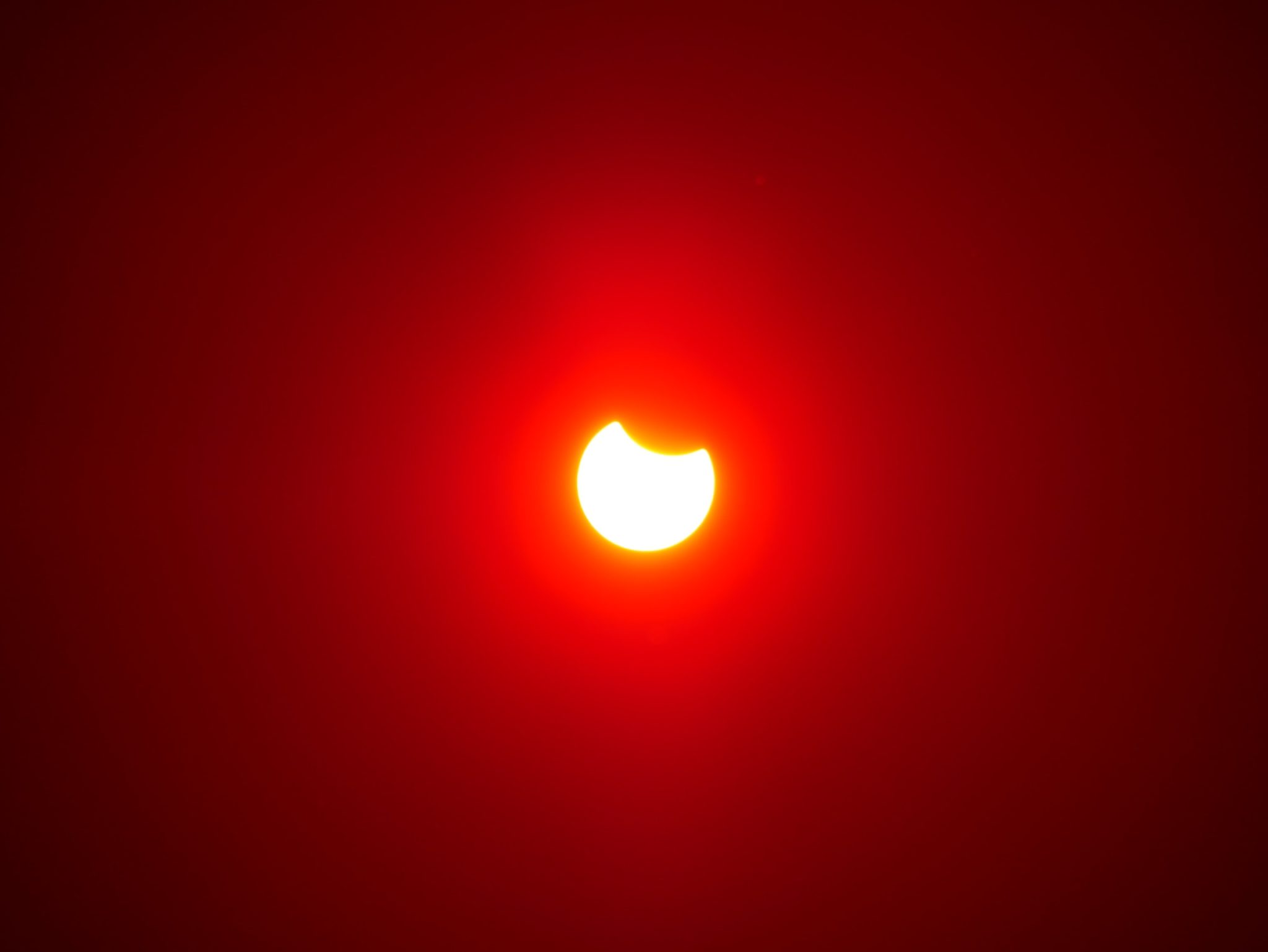 partial-solar-eclipse-visible-in-s-pore-on-20-apr-science-centre