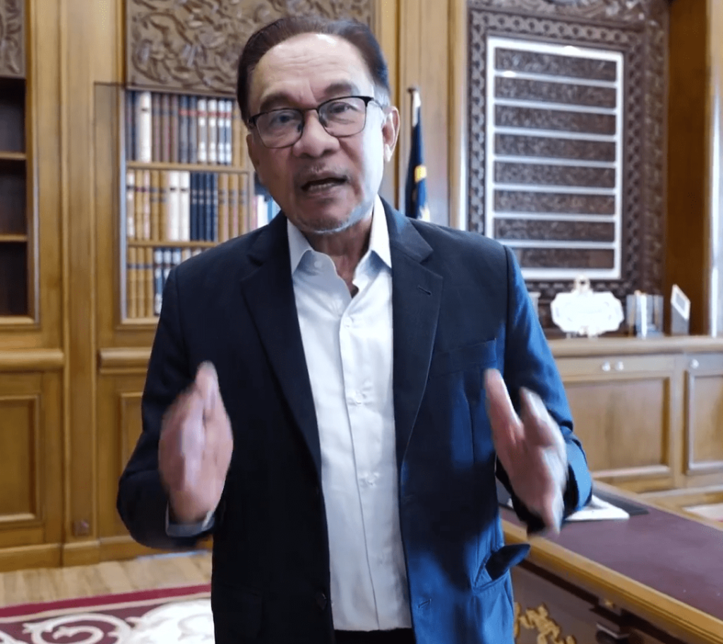 Anwar Welcomes Coldplay For M'sia Concert Tour, Band Paid For Machine ...