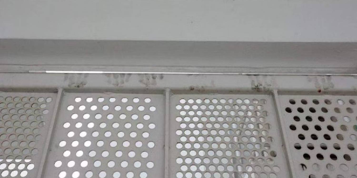 Mysterious Handprints & Footprints Spotted On Walls Outside Yishun HDB Flat, Residents Lodge Police Report